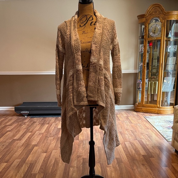 Forever 21 Sweaters - Forever 21 size small open front cardigan with neutral colors and gold lining